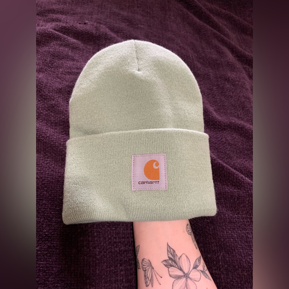 🌨️✨Carhartt sage green women’s beanie✨🌨️